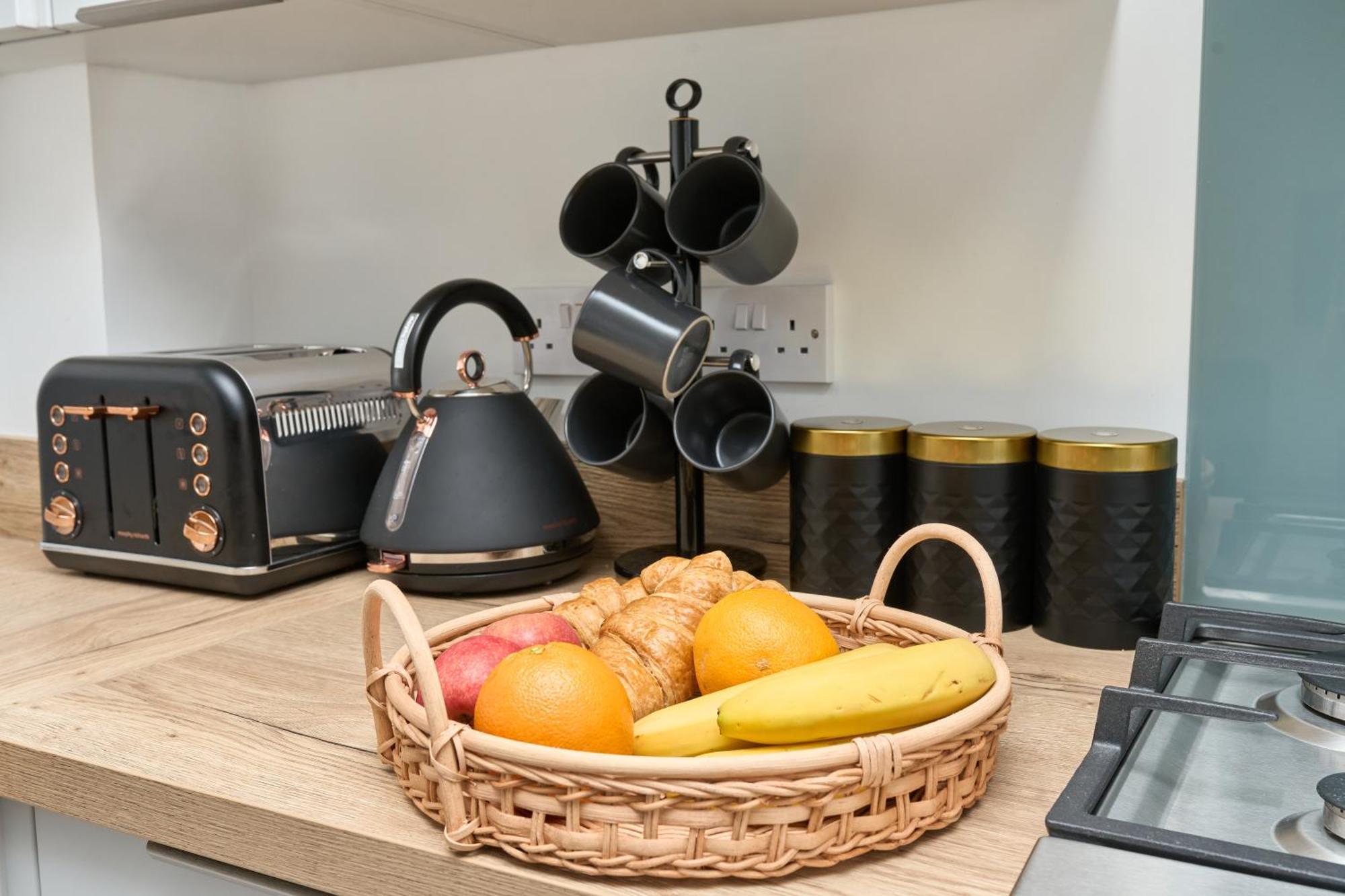 Beautiful 3 Bed Apartment In Bonchurch - Nr Ventnor - Large Outside Terrace & Parking - Dog Friendly - The Perfect Choice For Couples, Friends, Families - 5 Mins To Beach Exterior foto